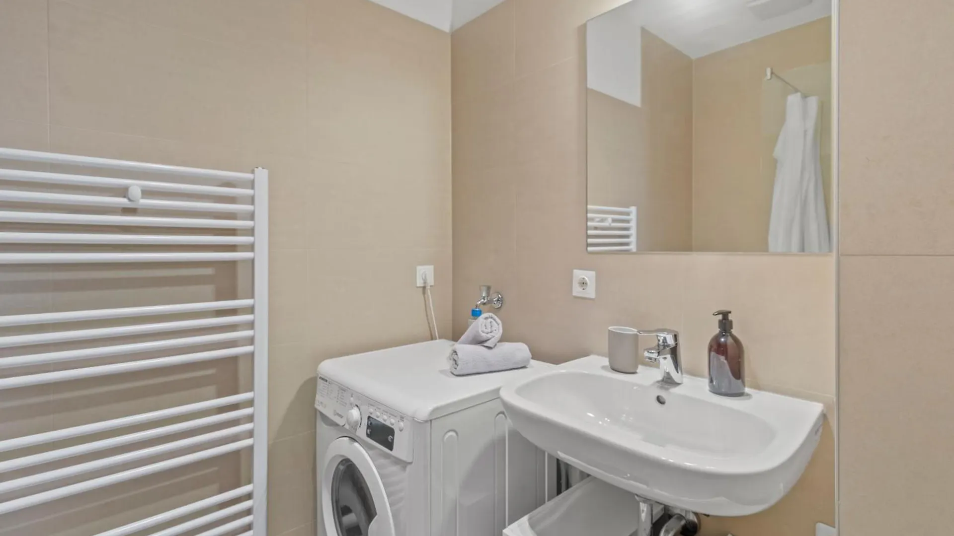 Appartement City Apartment, Two Metro Stations To Hauptbahnhof Wenen