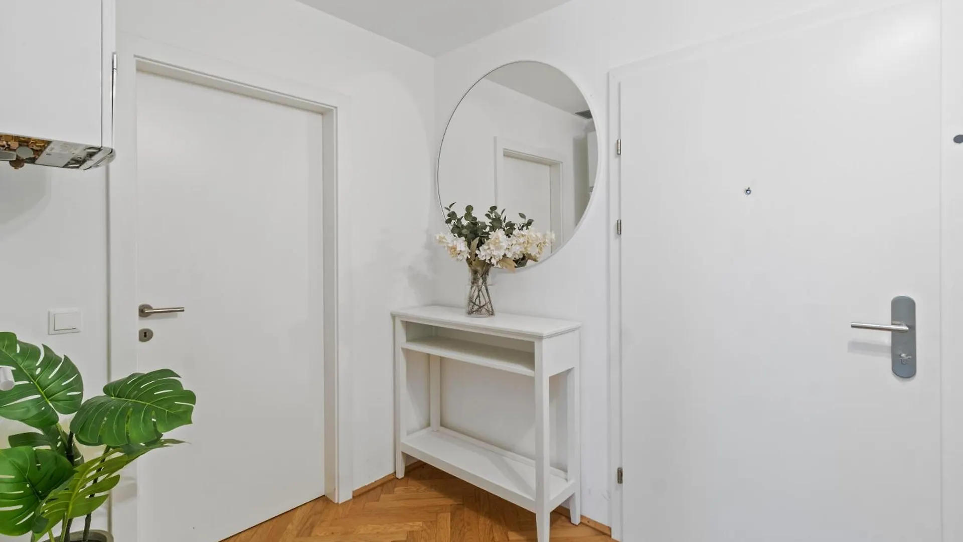 Apartment City Apartment, Two Metro Stations To Hauptbahnhof Vienna Austria
