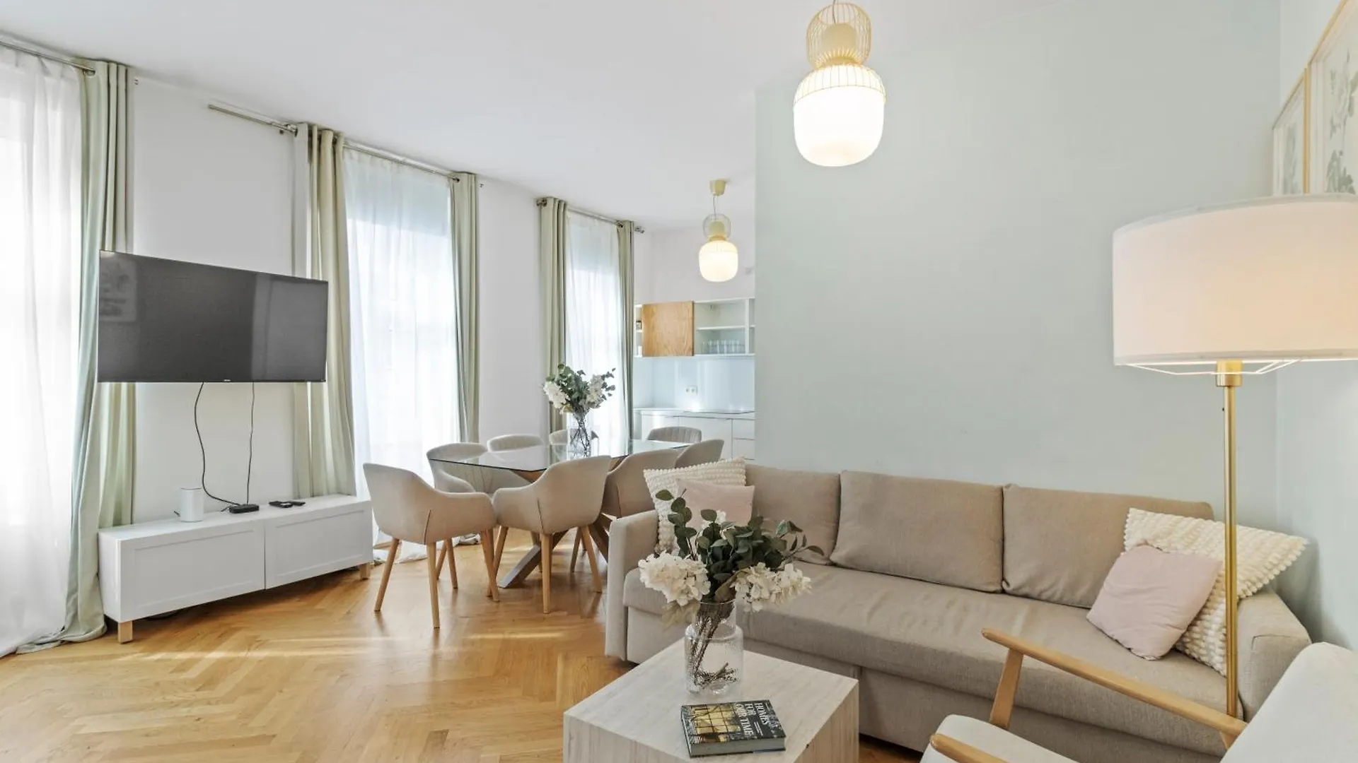 City Apartment, Two Metro Stations To Hauptbahnhof Vienna 0*,  Austria